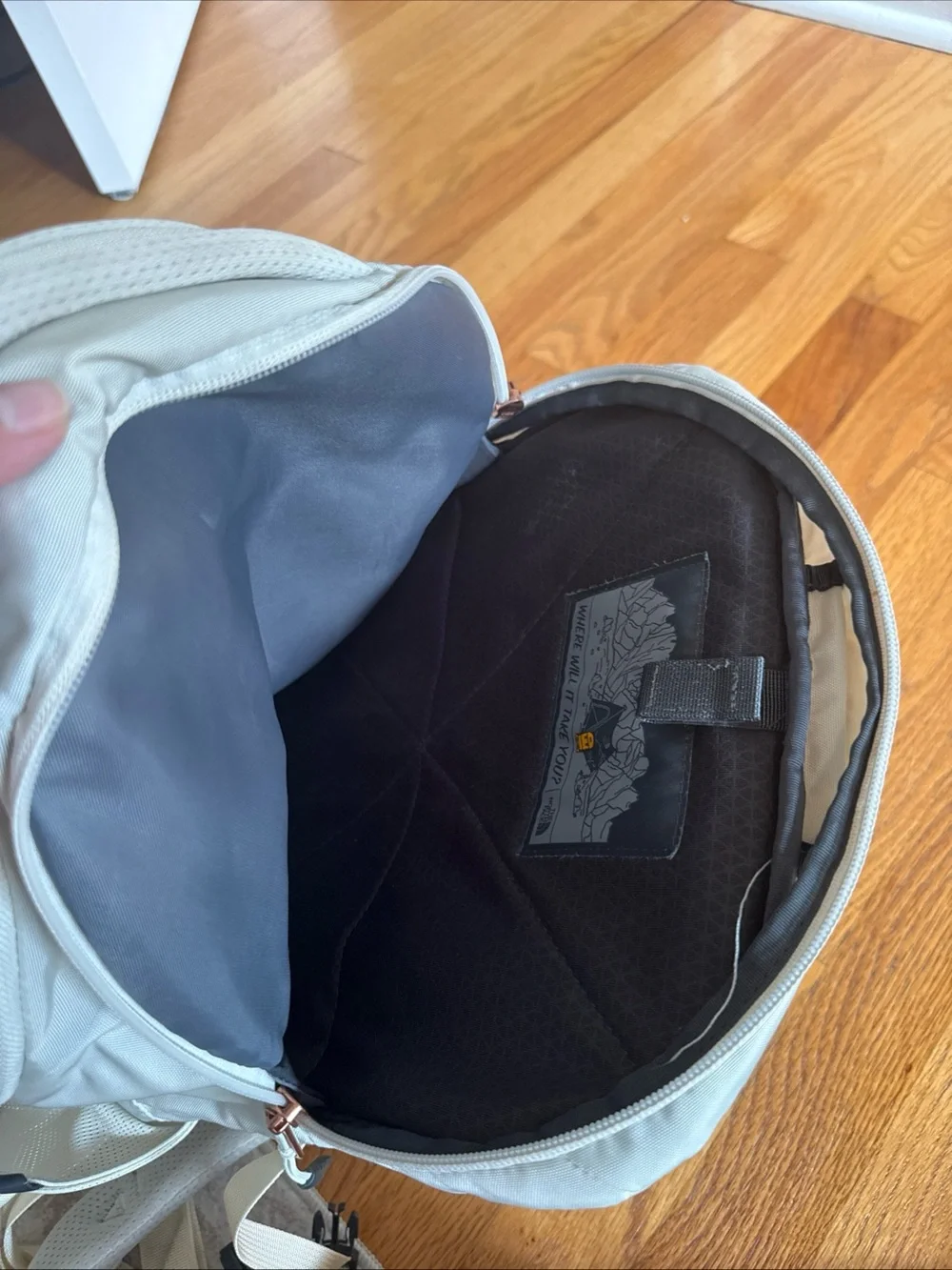 North Face Recon Luxe Women’s Backpack!  cream w/ rose gold metallic accents